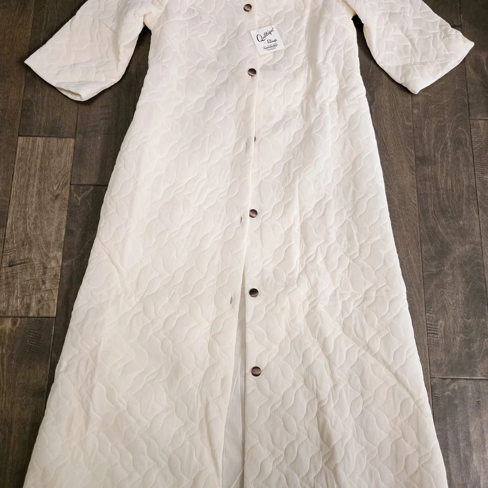 Vintage Cream Quilted Robe with Brown Sateen Accents Size Medium Snap Button NWT